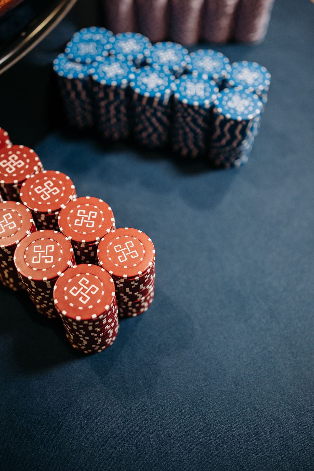Permainan slot dengan koin dan ponsel